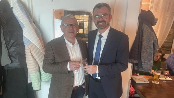 Ein fairer Verlierer und ein zufriedener Sieger: S