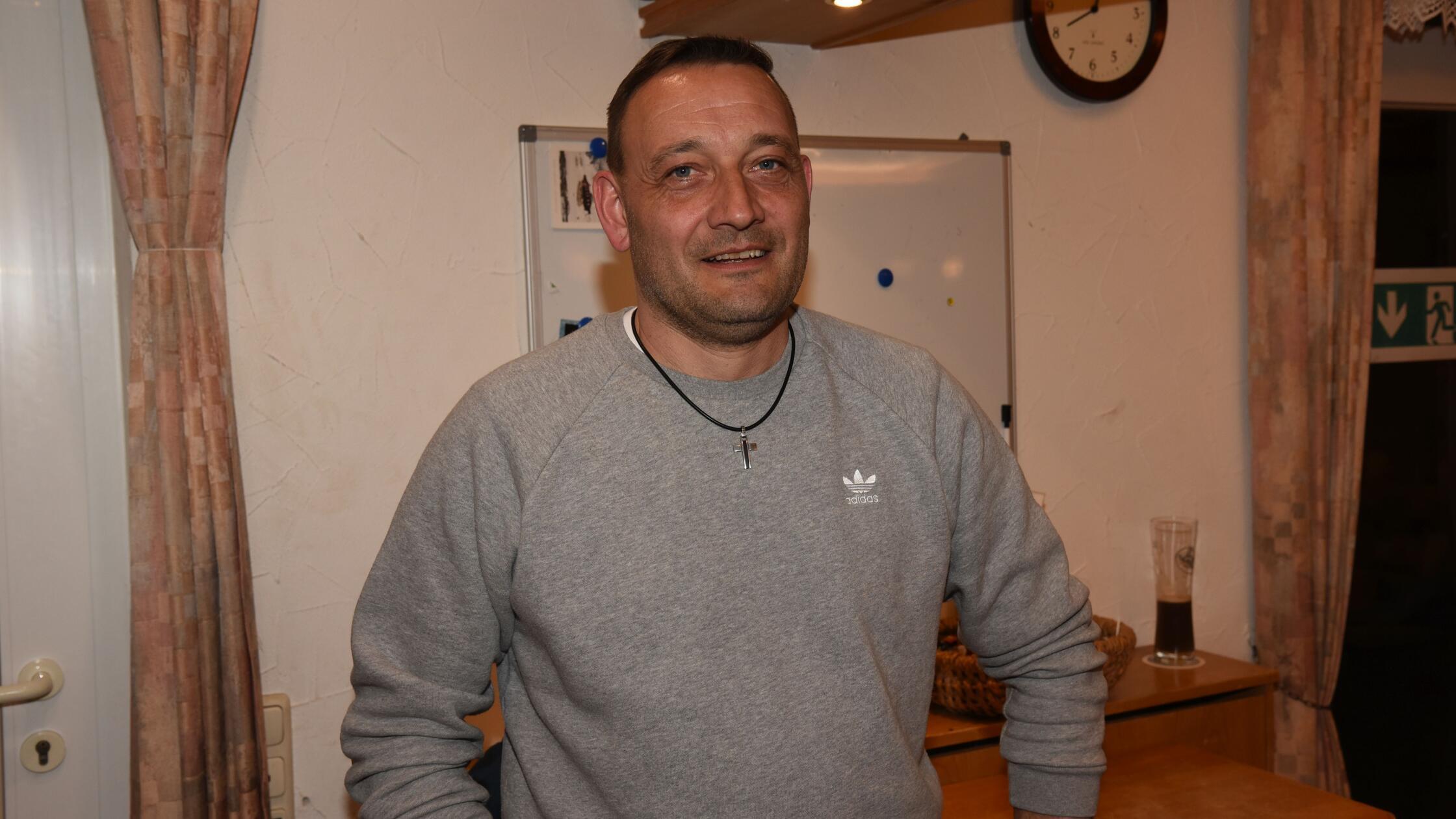 Matthias Witschel bei der Wahlparty im Sportheim i