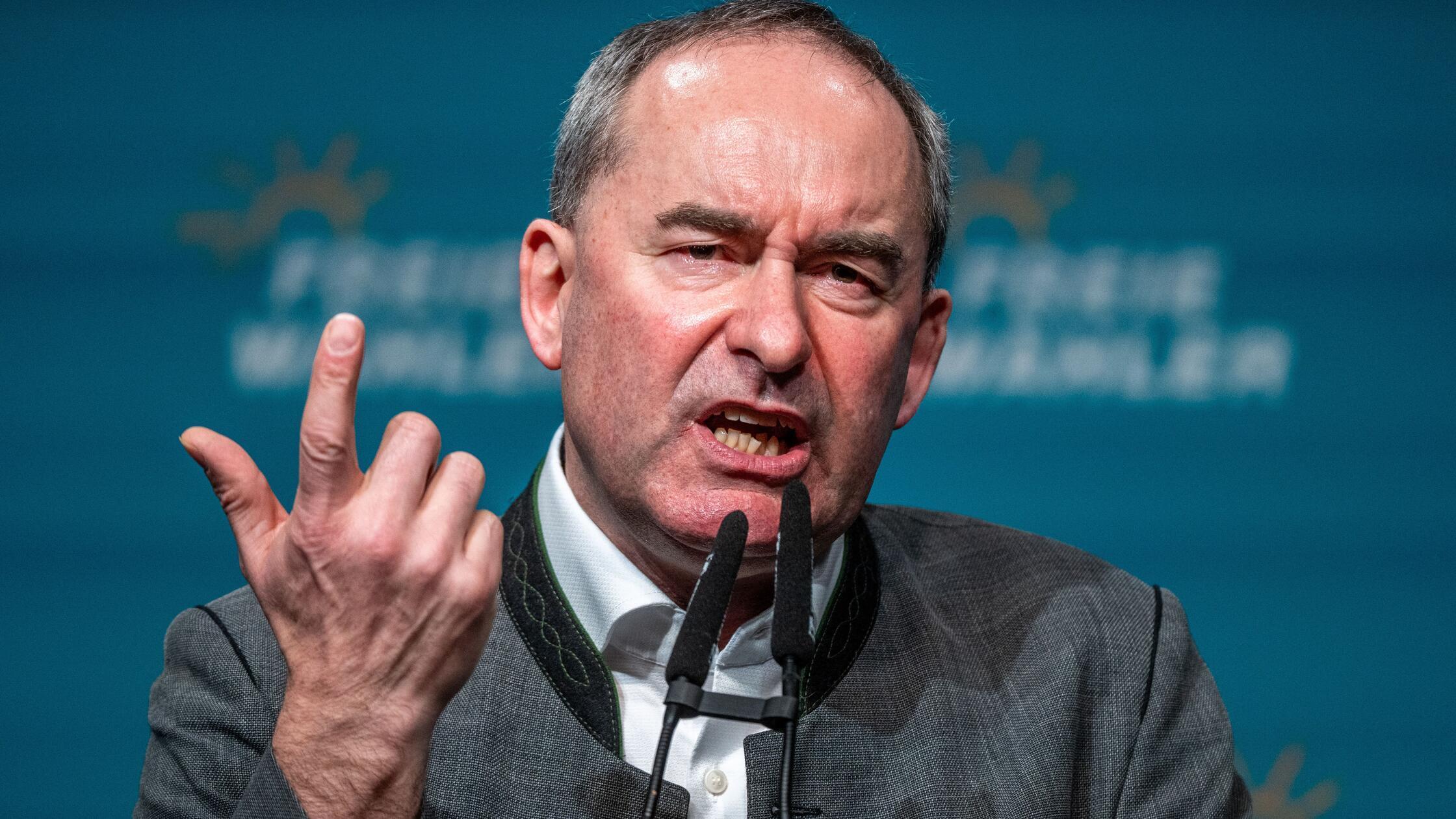 18.02.2026, Bayern, Deggendorf: Hubert Aiwanger (F