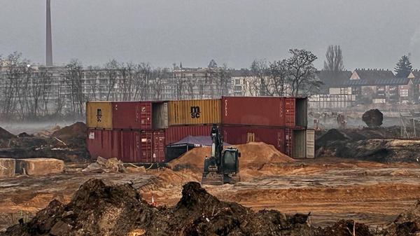 3561_fliegerbombe_container_morgens