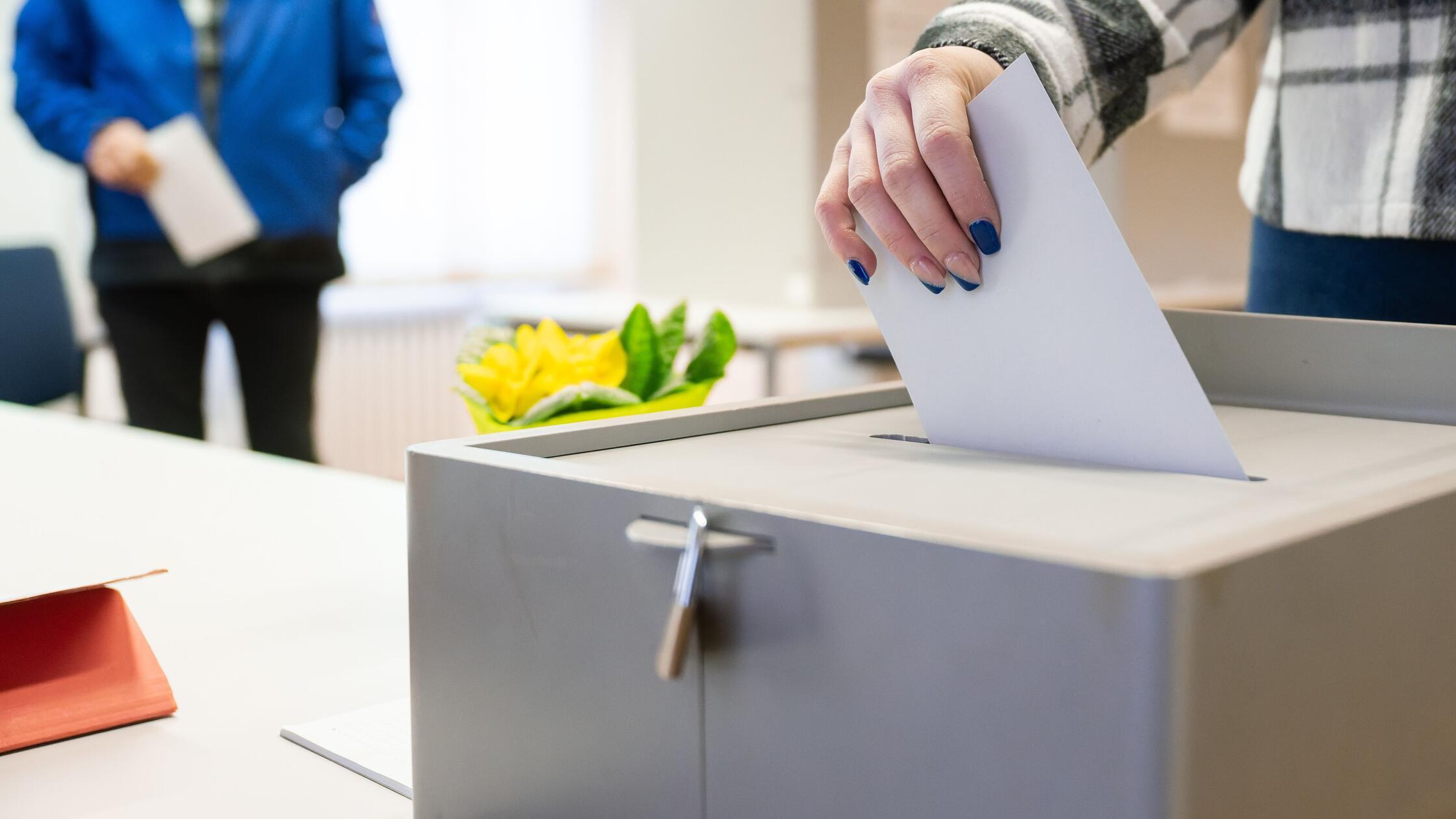 08.03.2026, Baden-Württemberg, Rottweil: Eine Frau