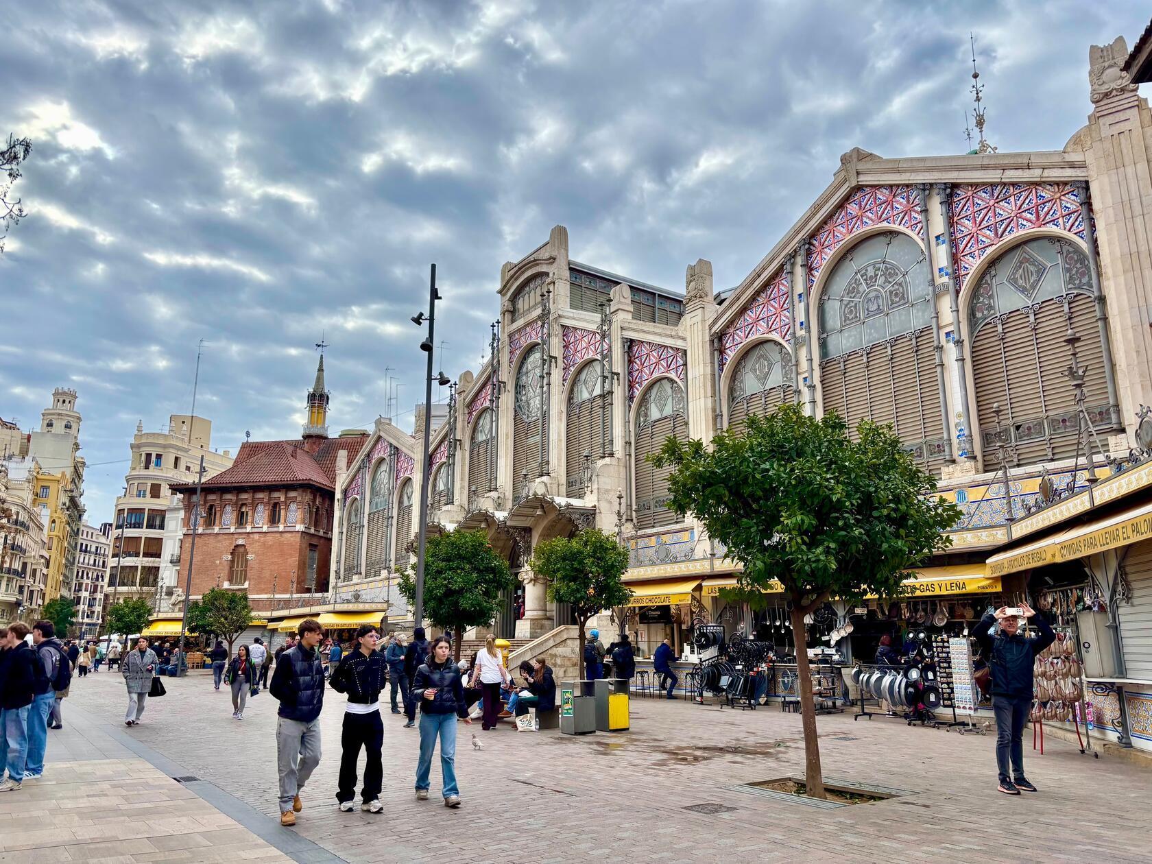 Im historischen Stadtzentrum bekommt man in dem schönen „Mercado Central“ alles, was schmeckt.