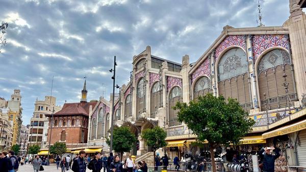 Im historischen Stadtzentrum bekommt man in dem schönen „Mercado Central“ alles, was schmeckt.