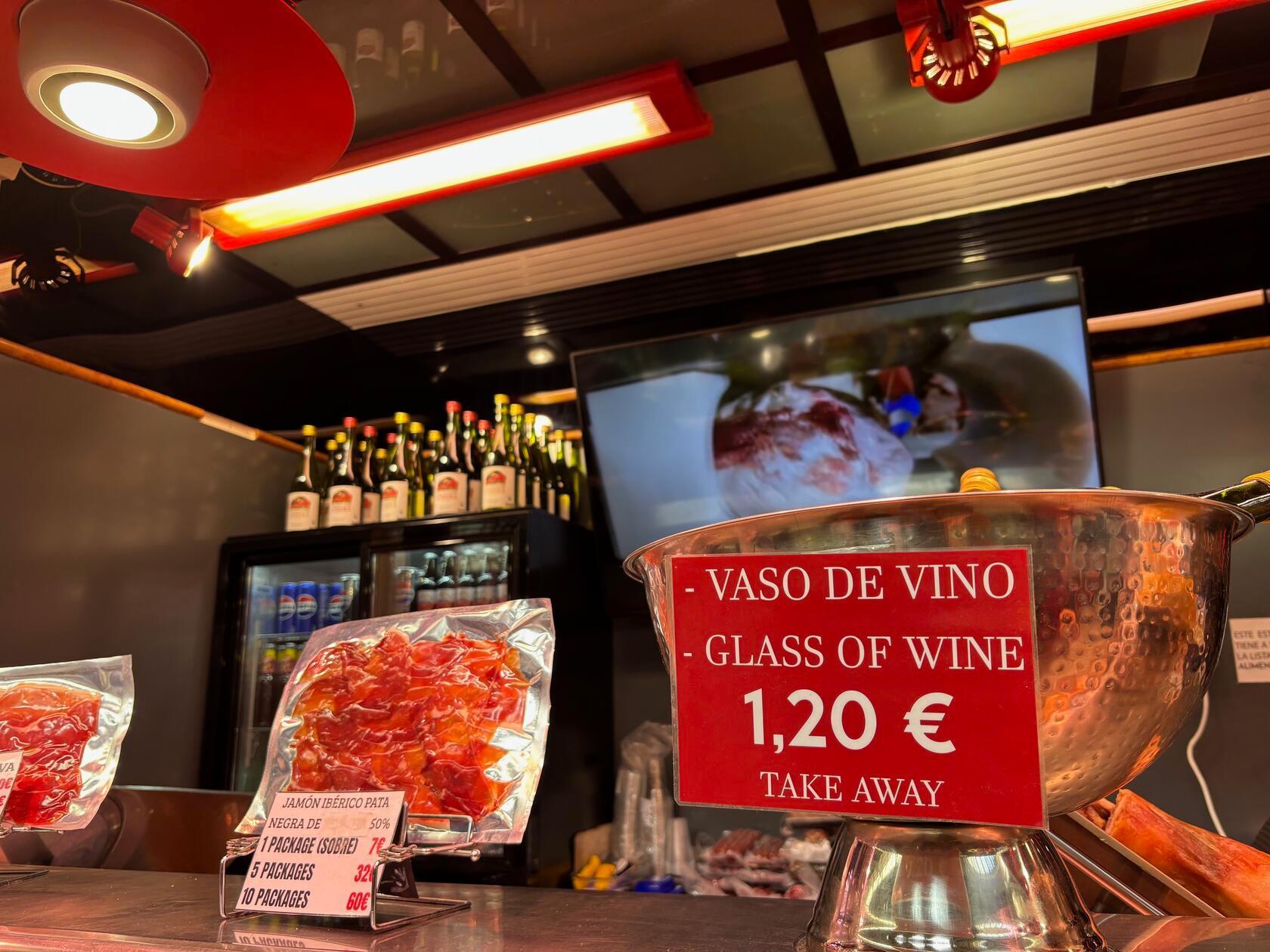 Wie wäre es etwa mit Ibero-Schinken und einem Glas Weißwein?