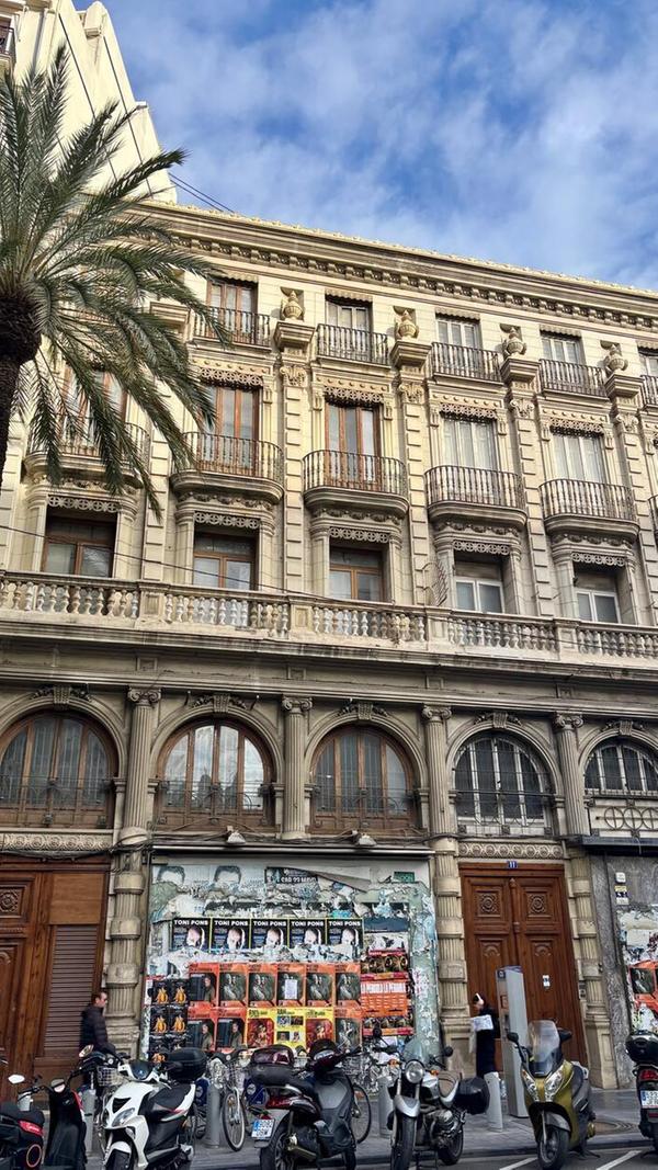 Bei einem Spaziergang durch Valencia lohnt sich auch immer der Blick nach oben.