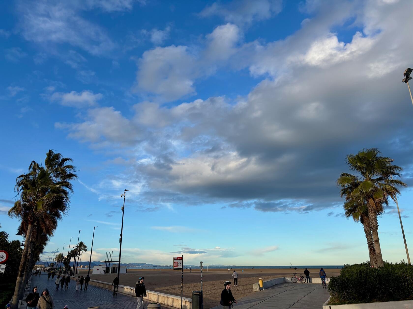 Eine gute Idee, auch um an den scheinbar endlos langen Strand von Las Arenas zu gelangen.