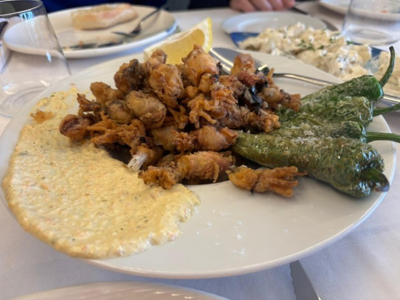 An der Strandpromenade gibt es zahlreiche und sehr gute Restaurants.