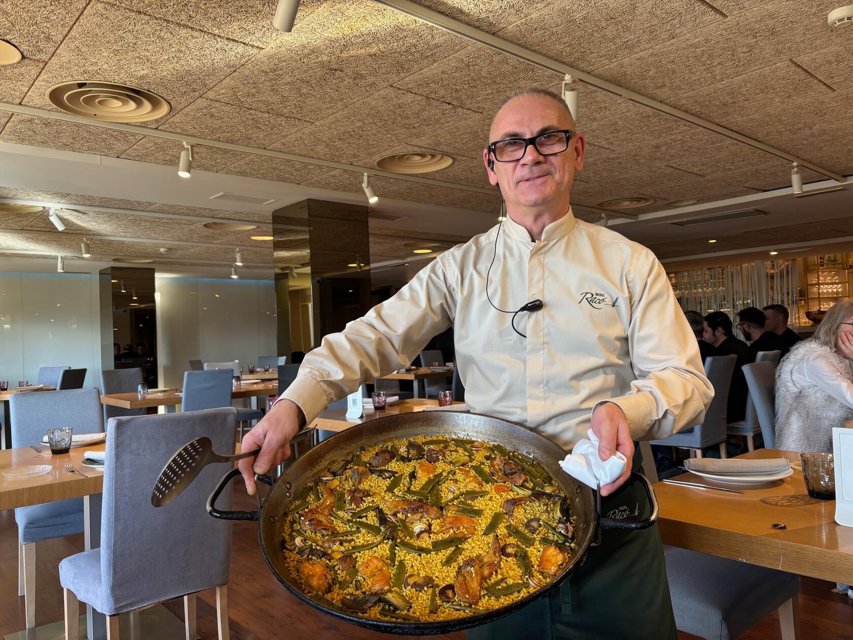 Valencia ist die Heimat der Paella. Es gibt sie in ungezählten Restaurants in der Stadt, aber auch im Naturpark Albufera, wo der Reis angebaut wird. In dem Naturschutzgebiet gibt es zahlreiche und dabei ausgezeichnete Paella-Restaurants.