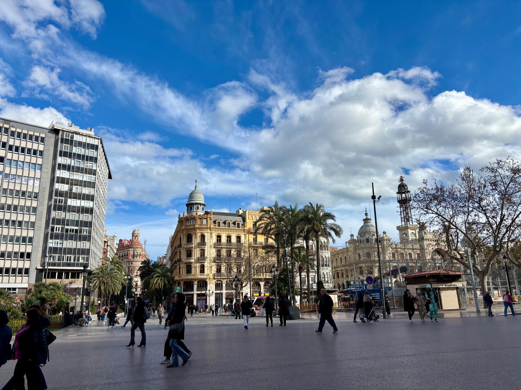 Rund um den Rathausplatz wurde der Verkehr durch Autos massiv eingeschränkt.