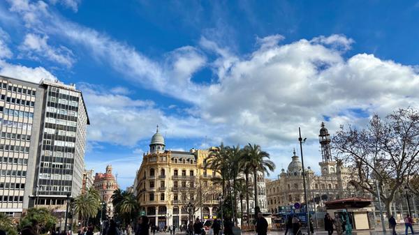 Rund um den Rathausplatz wurde der Verkehr durch Autos massiv eingeschränkt.