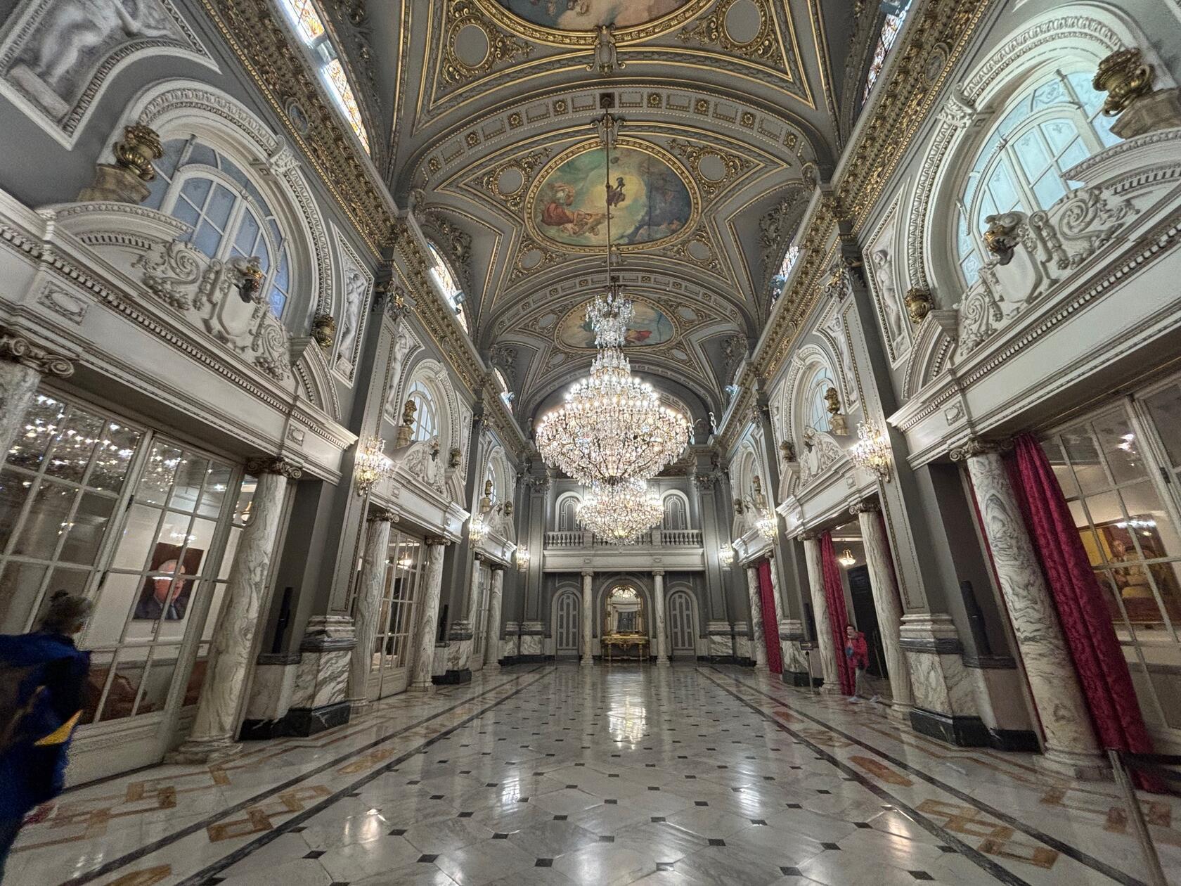 Der Spiegelsaal des Rathauses. Er ist Teil eines kurzweiligen und sehenswerten Museums zur Stadtgeschichte.
