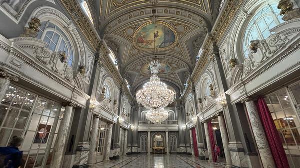 Der Spiegelsaal des Rathauses. Er ist Teil eines kurzweiligen und sehenswerten Museums zur Stadtgeschichte.