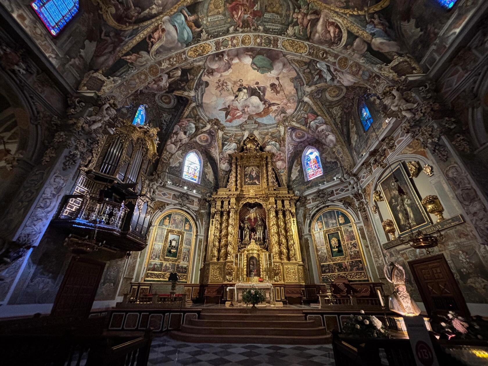 Darin befindet sich auch die so genannte Sixtinische Kapelle von Valencia.