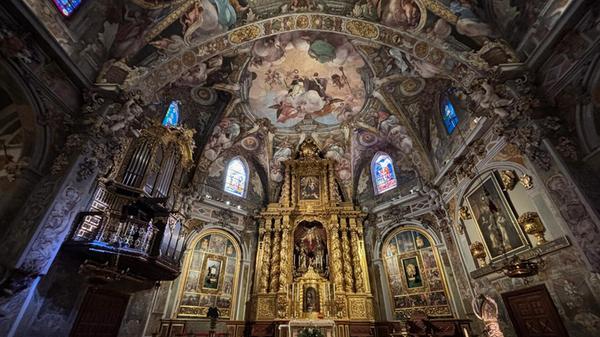 Darin befindet sich auch die so genannte Sixtinische Kapelle von Valencia.
