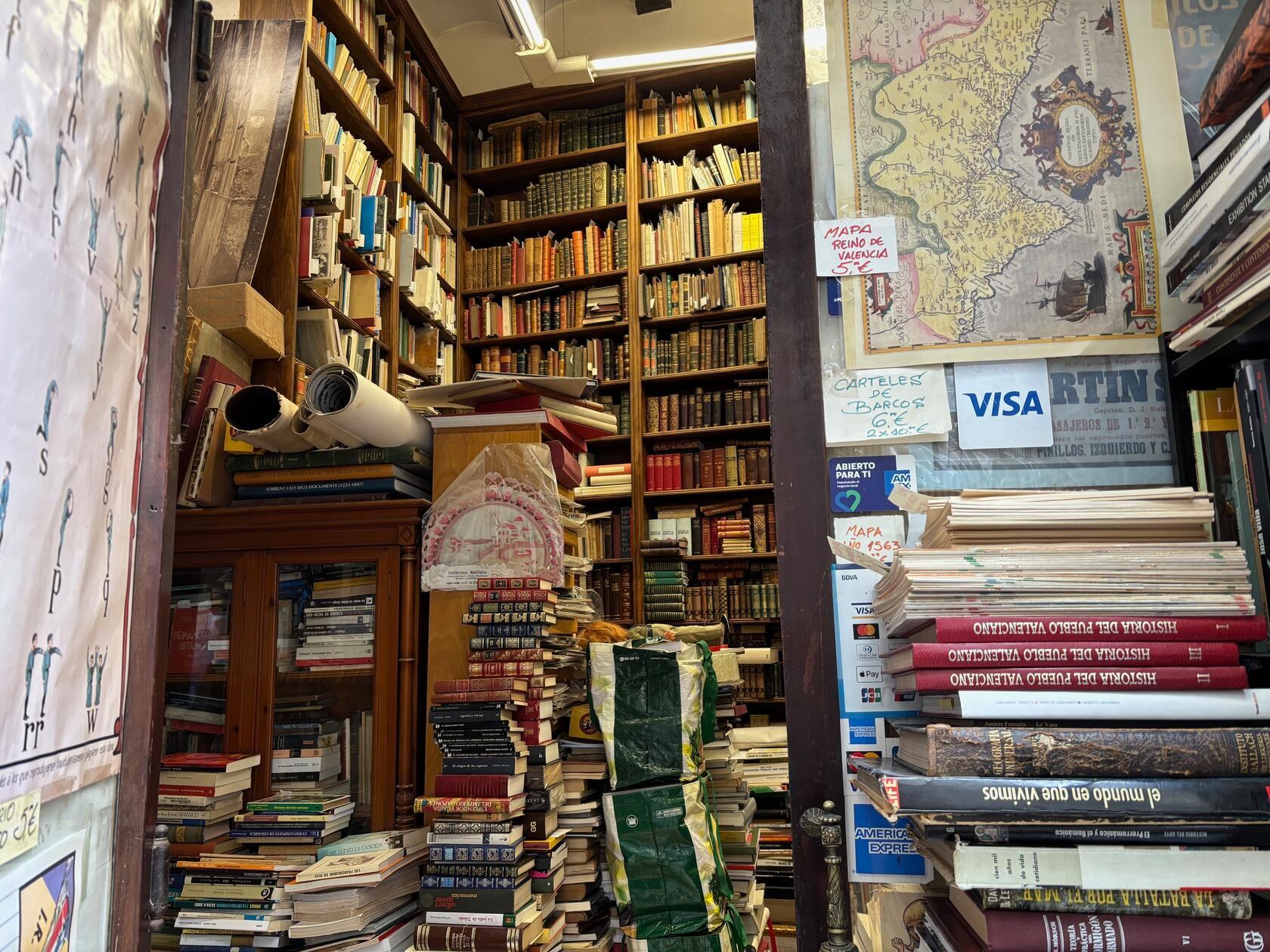 In den Gassen rund um die "Carrer de Sant Ferran" unweit des Mercado Central gibt es kleine Antiquariate.