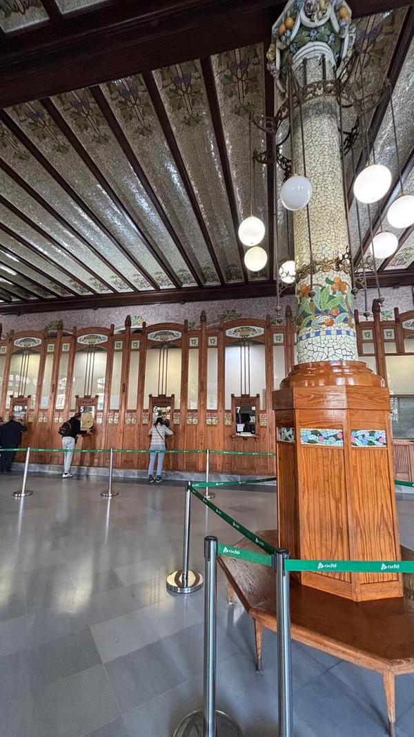 Die Eingangshalle ist zum Teil im Original erhalten. So macht verreisen Spaß - auch wenn man aus Valencia am liebsten gar nicht mehr weg möchte.