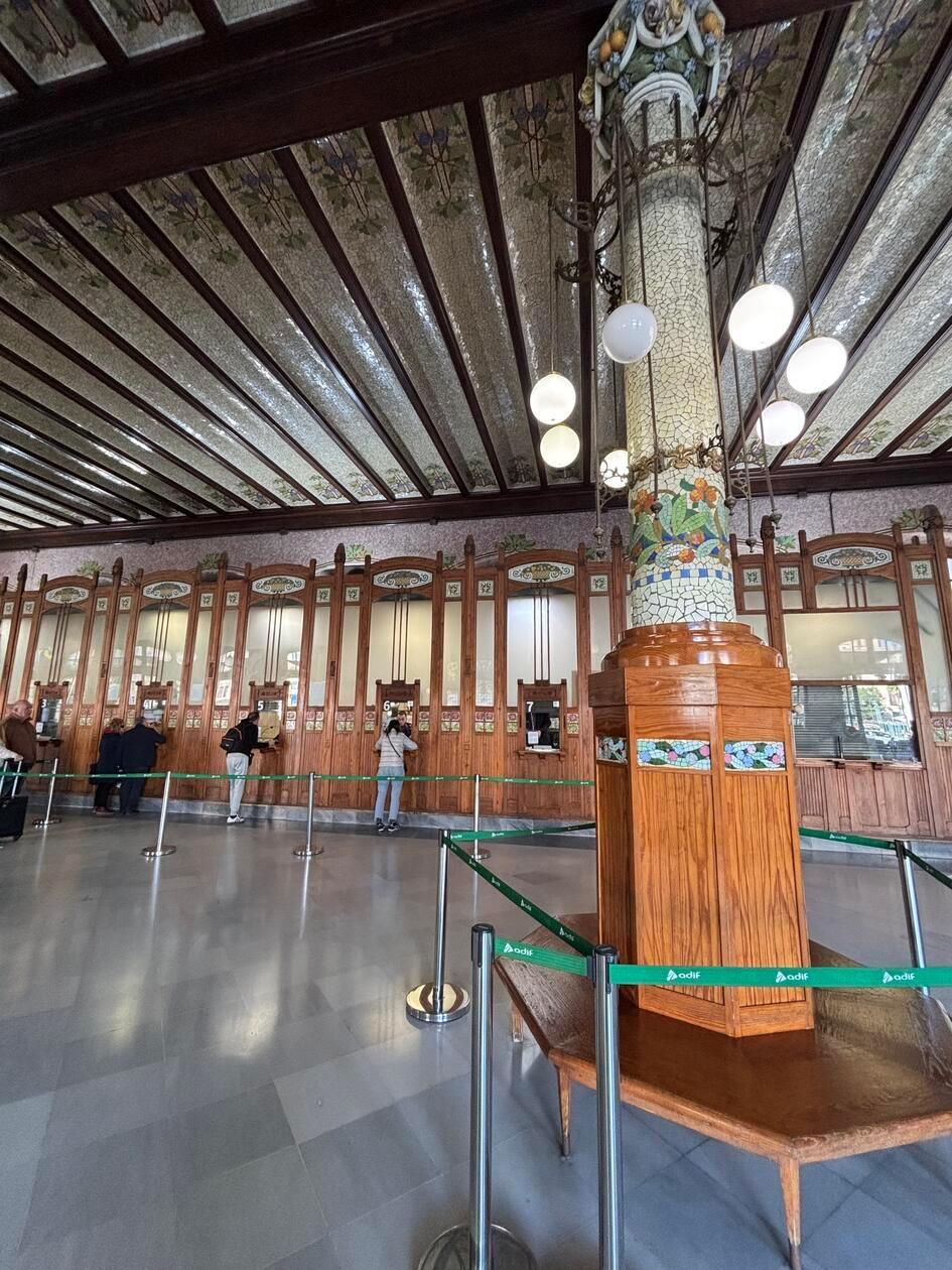 Die Eingangshalle ist zum Teil im Original erhalten. So macht verreisen Spaß - auch wenn man aus Valencia am liebsten gar nicht mehr weg möchte.