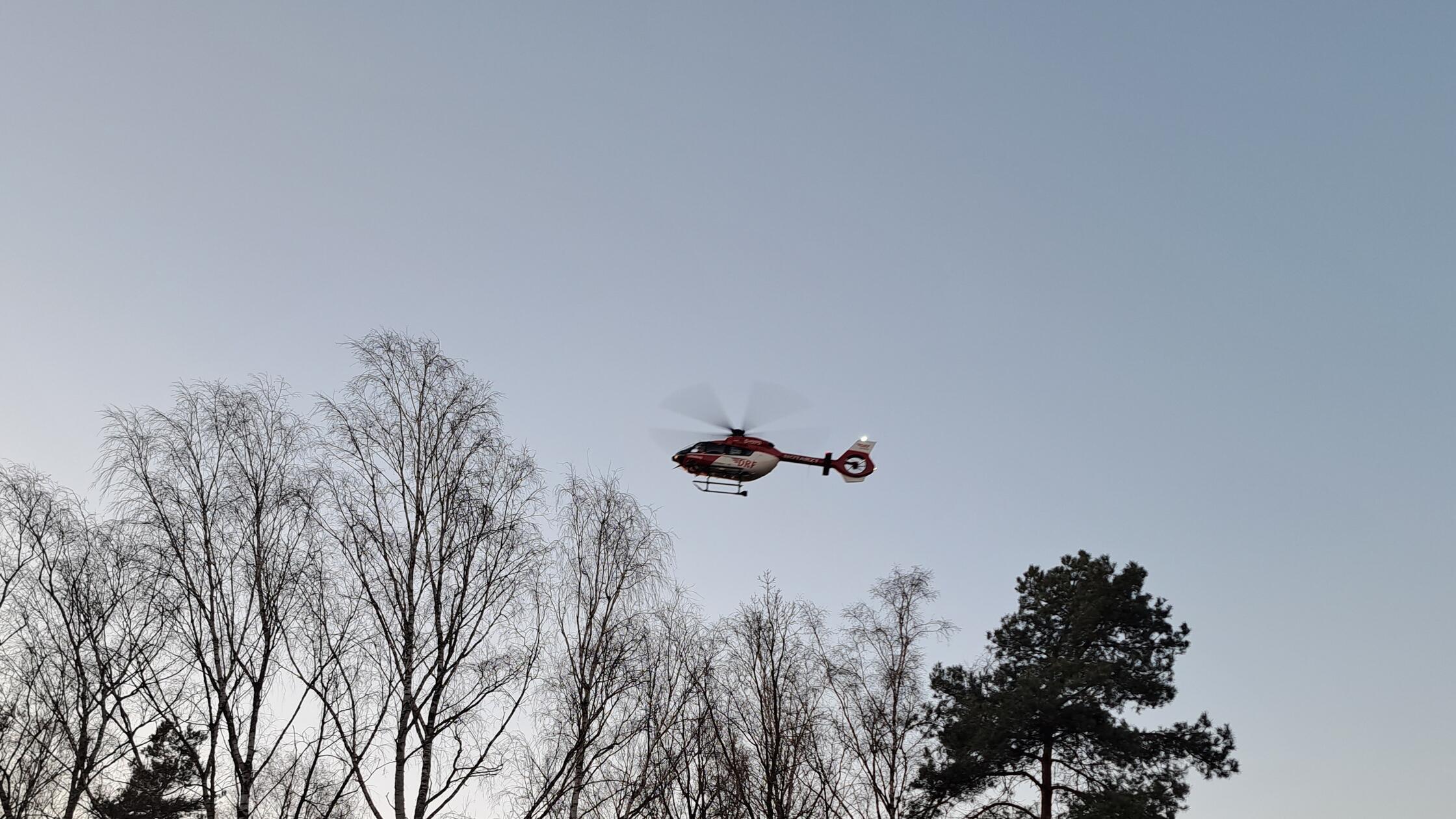 rettungshubschrauber-landung-in-r-thenba - 1