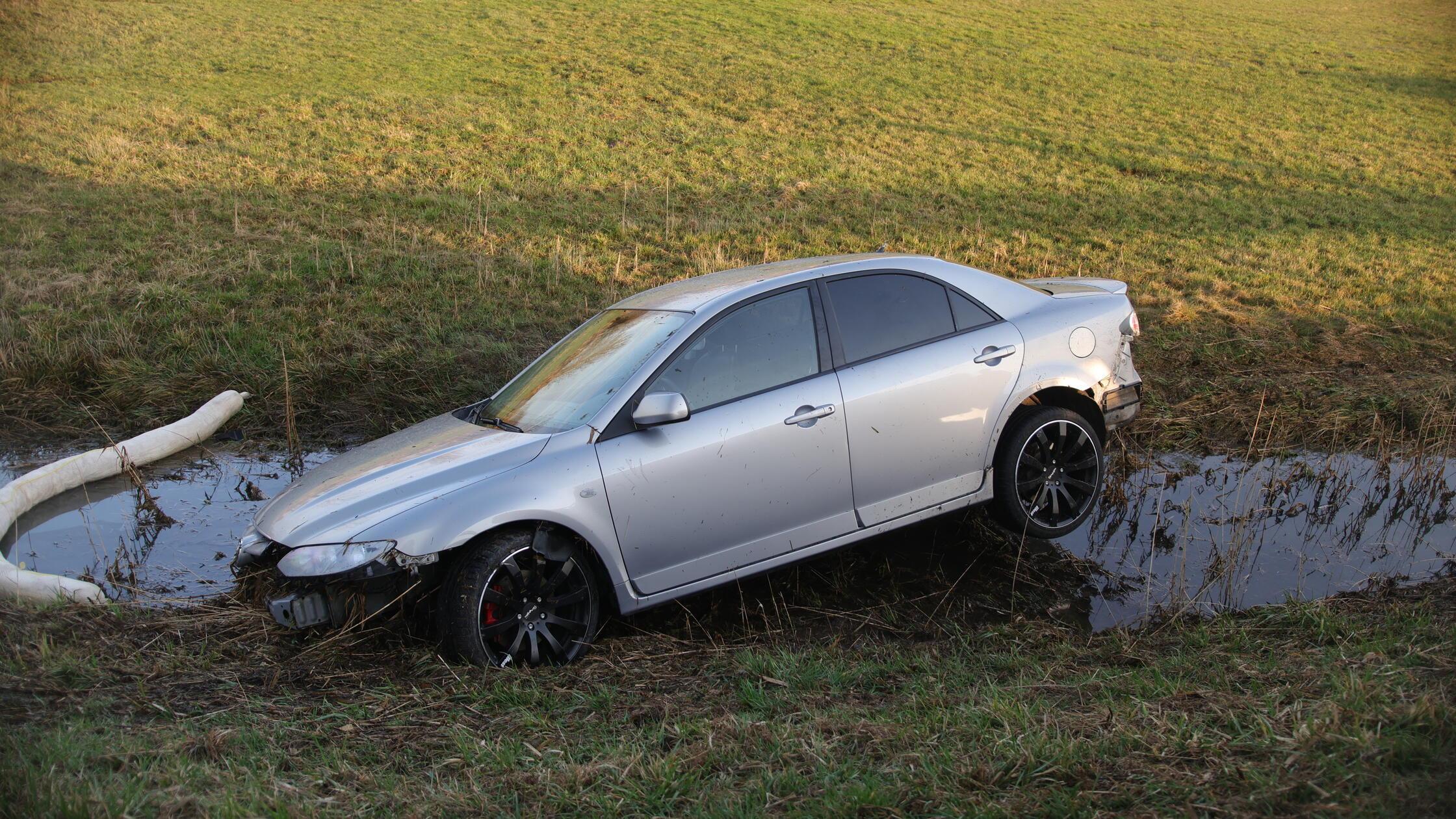 Auf der Staatsstraße 2411 zwischen den Ortschaften