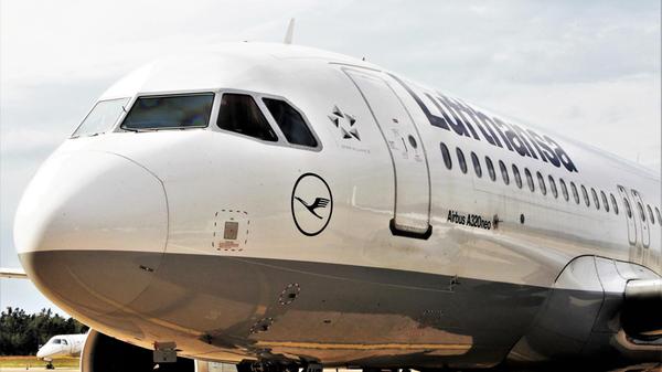 Lufthansa streicht weitere 2000 Fluege bis Ende Au