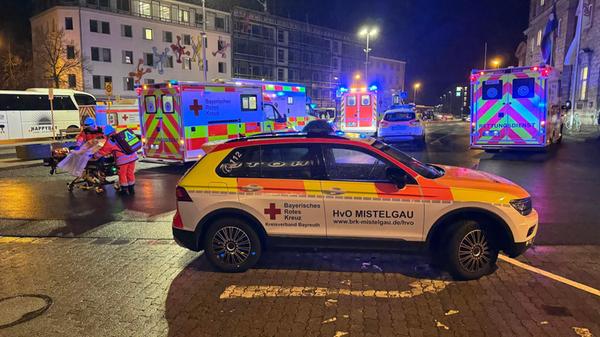 Am Bayreuther Hauptbahnhof ist am Mittwochabend (1