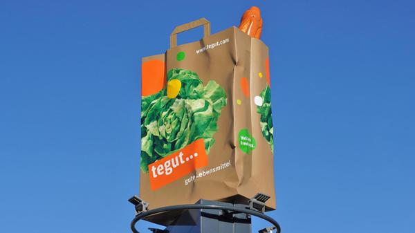 tegut-Tüte, überdimensionale Einkaufstüte als Werb