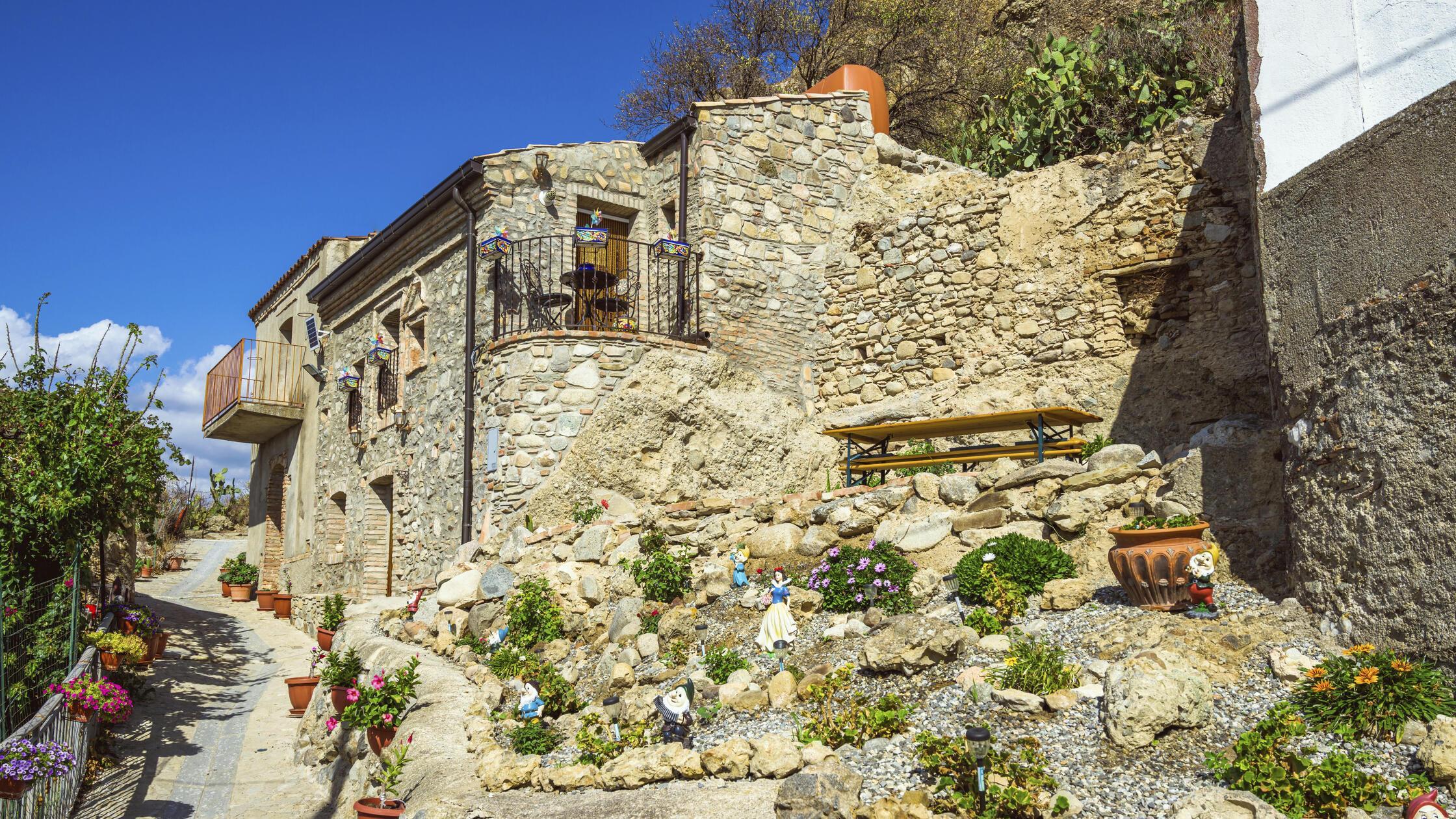 Geisterstadt, Dorf Pentedattilo, Kalabrien, Italie