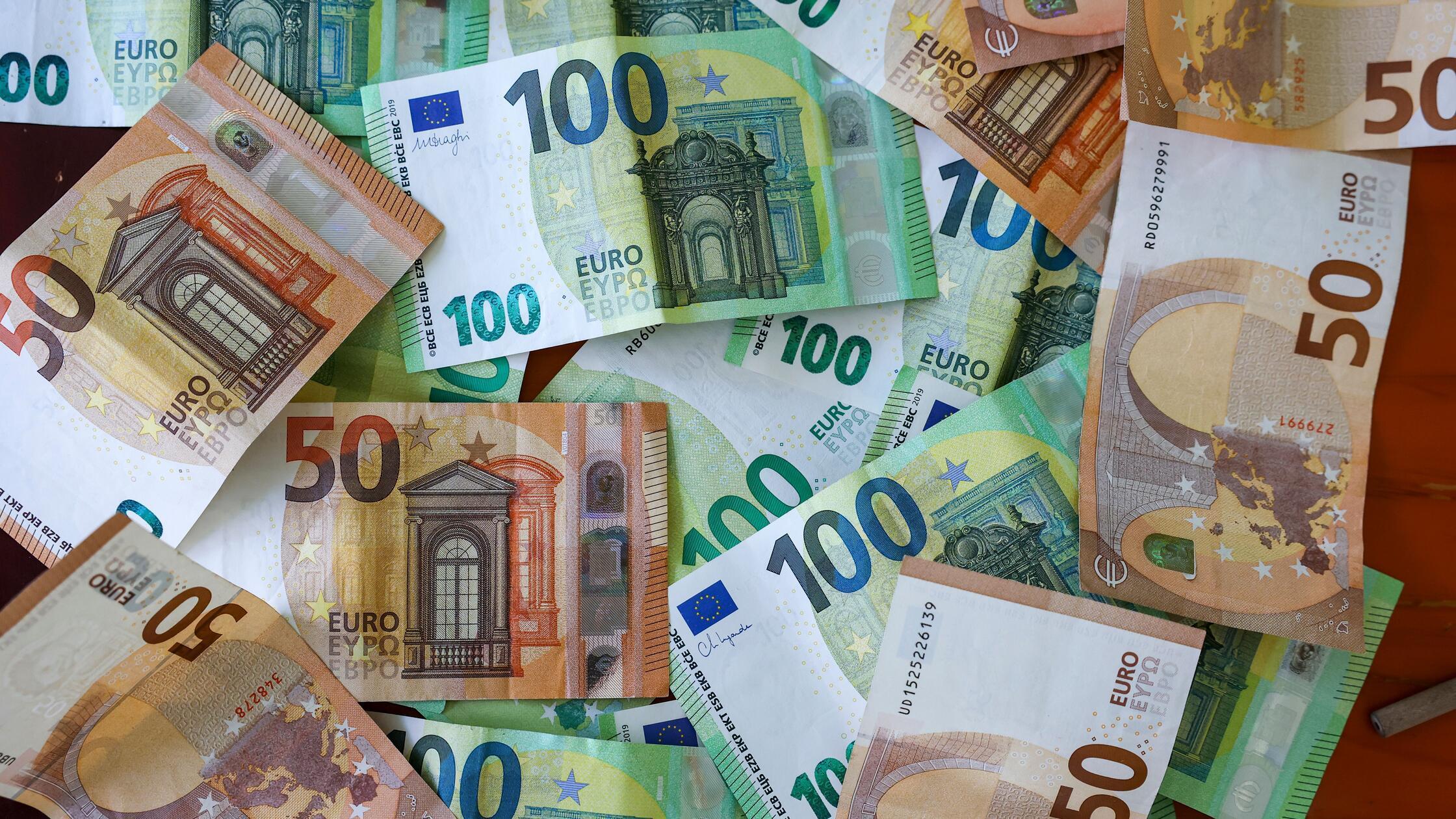 ARCHIV - 18.01.2026, Sachsen, Leipzig: Mehrere Hun