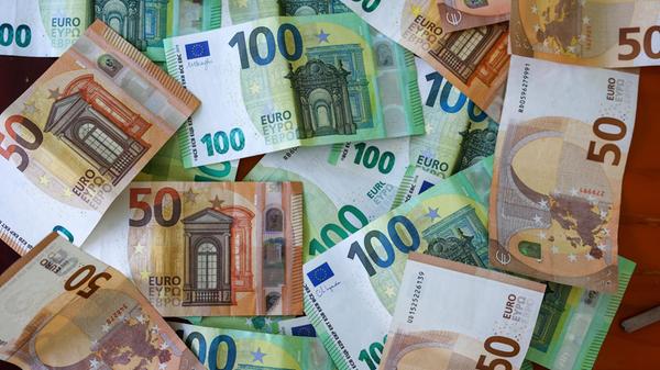 ARCHIV - 18.01.2026, Sachsen, Leipzig: Mehrere Hun