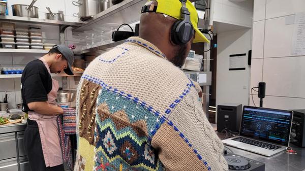 Während einer Kitchen-Party mit DJ für ausgewählte Gäste haben die Beiden ihr Konzept und eine Auswahl ihrer Speisekarte präsentiert. Das Ganze nennen sie "fun cuilnary pleasures".