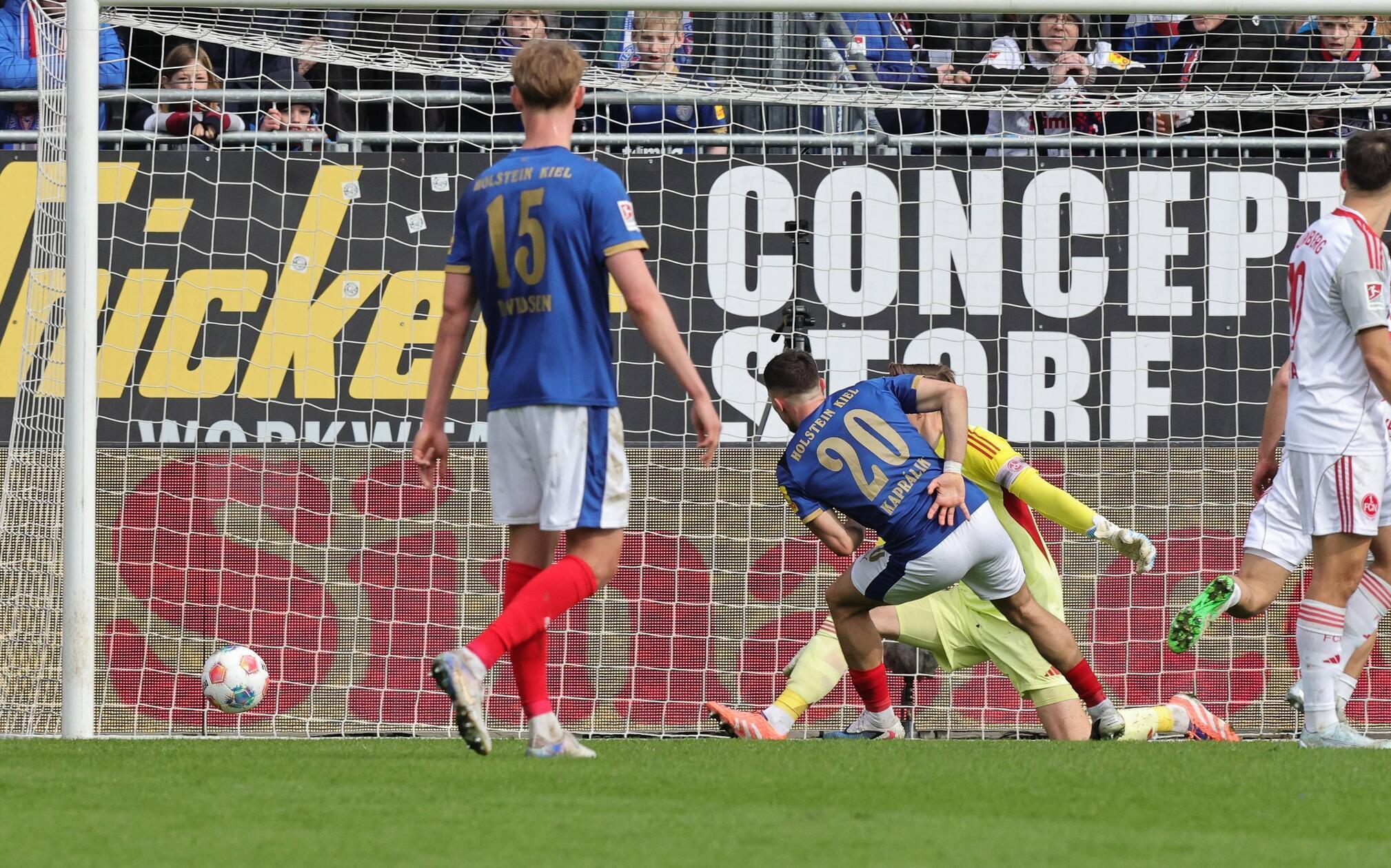 Die Kieler allerdings zeigten die passende Reaktion: Kapralik nutzte seine dritte Torchance zum Anschlusstreffer (29.).