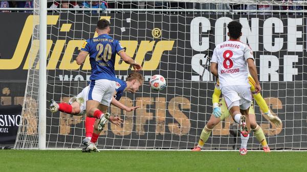 Die insgesamt spielbestimmenden Gastgeber kamen kurz vor dem Halbzeitpfiff tatsächlich noch zum Ausgleich: Der sträflich freigelassene Davidsen überwand Club-Keeper Reichert per Flugkopfball (45.+8).