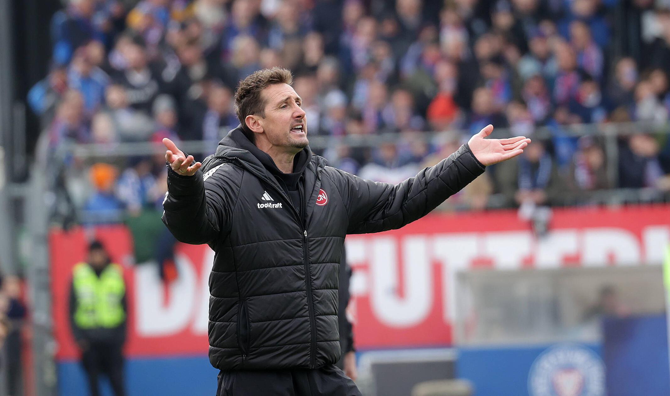 Die Klose-Elf agierte nach der 2:0-Führung zu passiv. Nur selten gelang es, eigene Ballbesitzphasen einzustreuen.