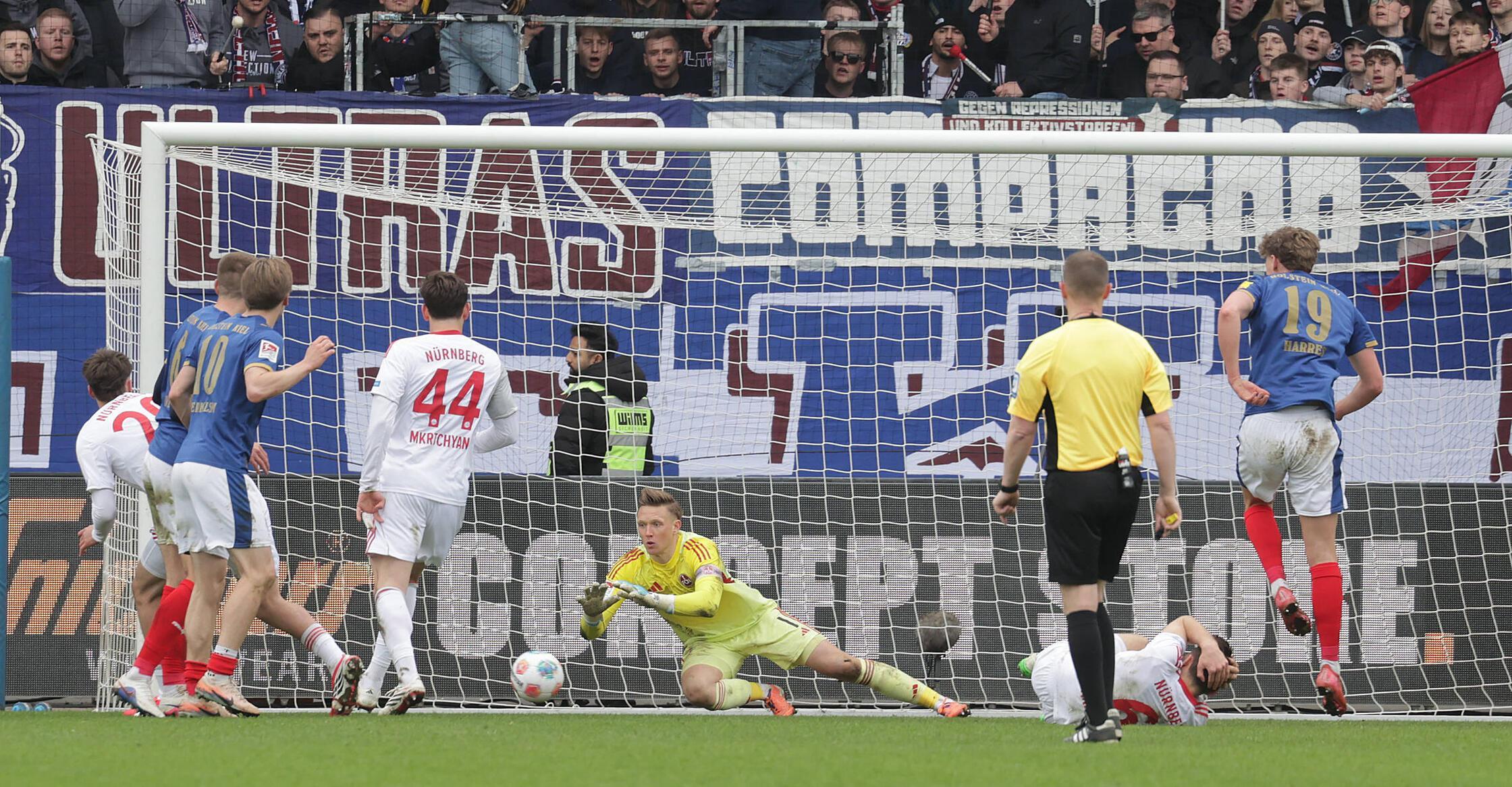 Kiel-Joker Harres hatte die letzte Gelegenheit der Partie, scheiterte jedoch an Reichert. Zuvor hatte der ebenfalls eingewechselte Skrzybski die Kugel über die Latte gejagt (84.).