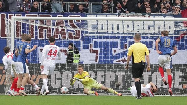 Kiel-Joker Harres hatte die letzte Gelegenheit der Partie, scheiterte jedoch an Reichert. Zuvor hatte der ebenfalls eingewechselte Skrzybski die Kugel über die Latte gejagt (84.).