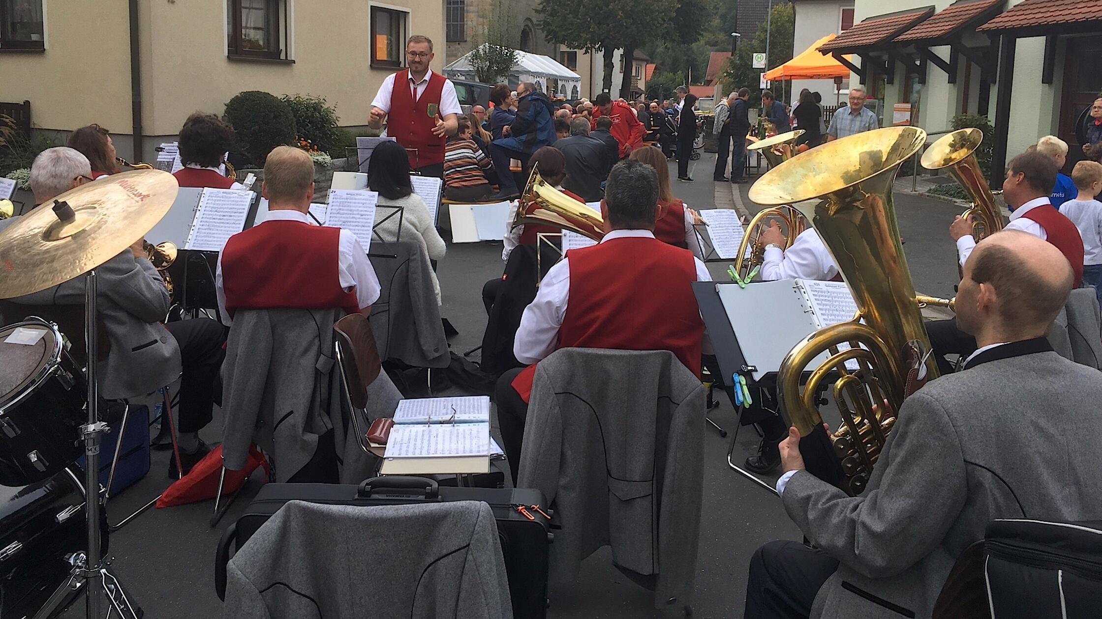 2017: Weinfest am Dorfladen mit Blaskapelle