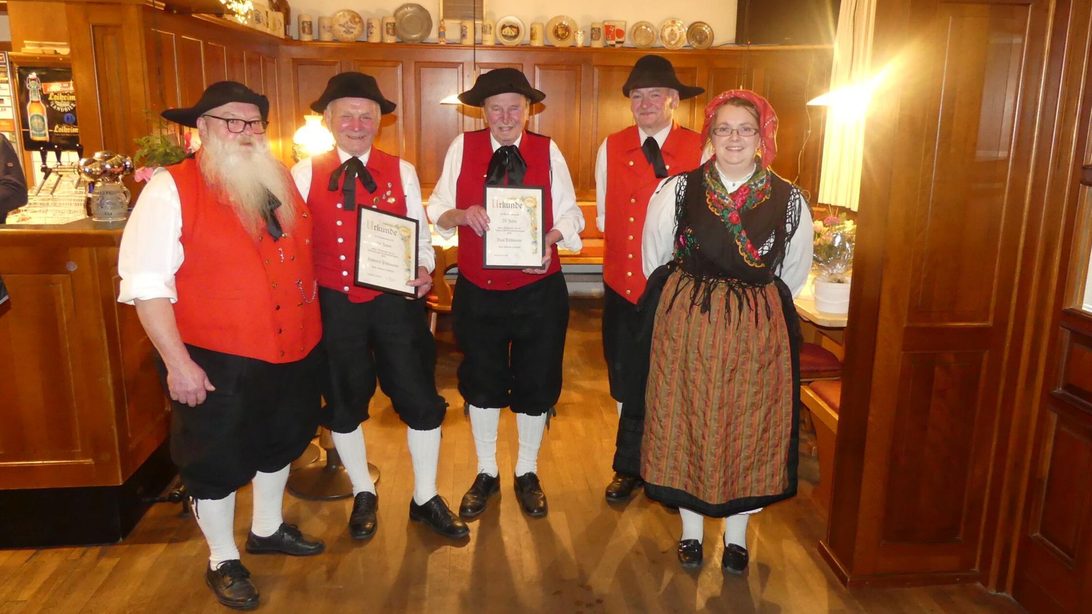 Heiner und Paul Pöhlmann (mi) mit der stellvertr. 