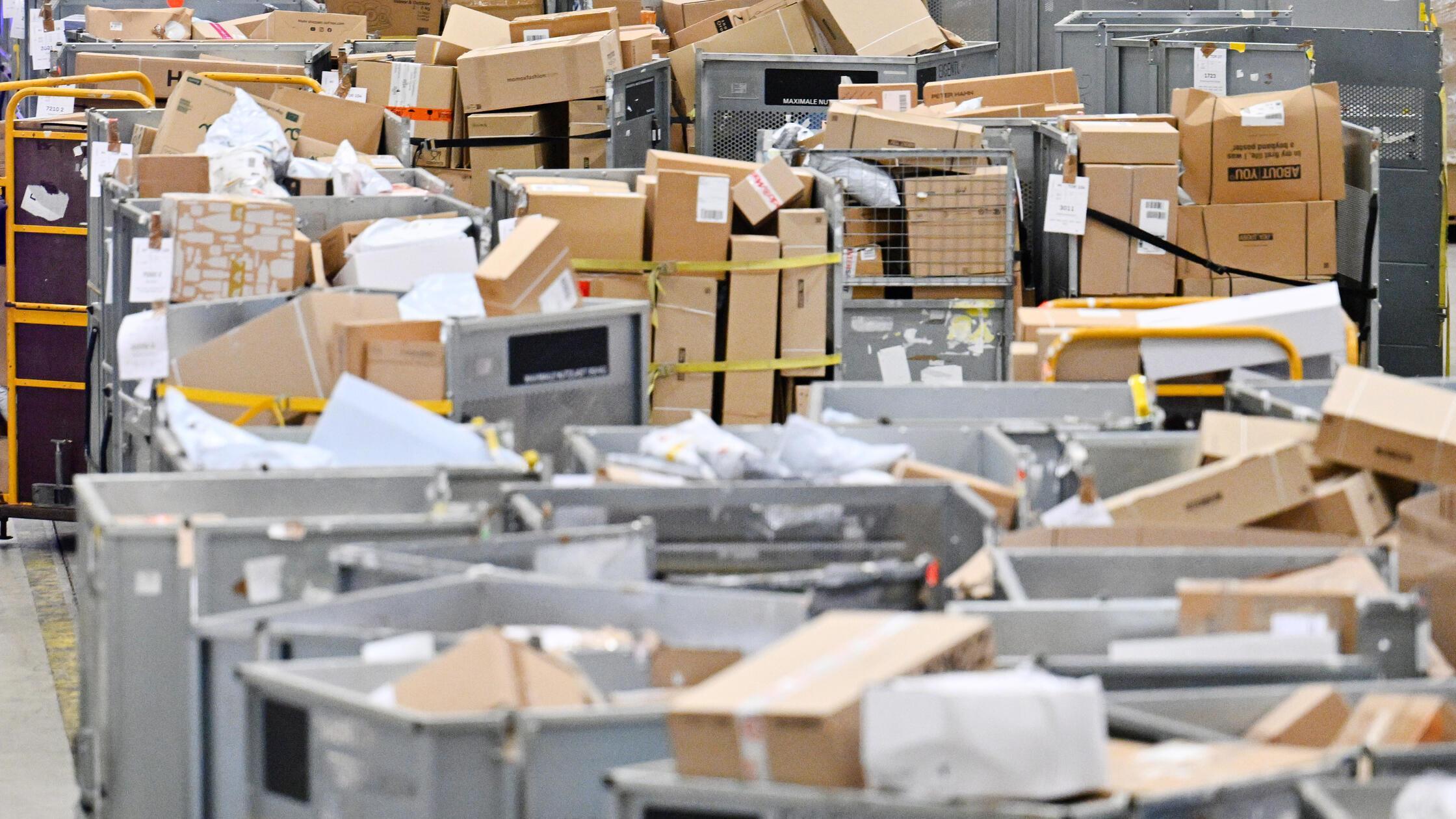 ++ THEMENBILD ++ POST AG / LOGISTIK / PAKETE / PAK