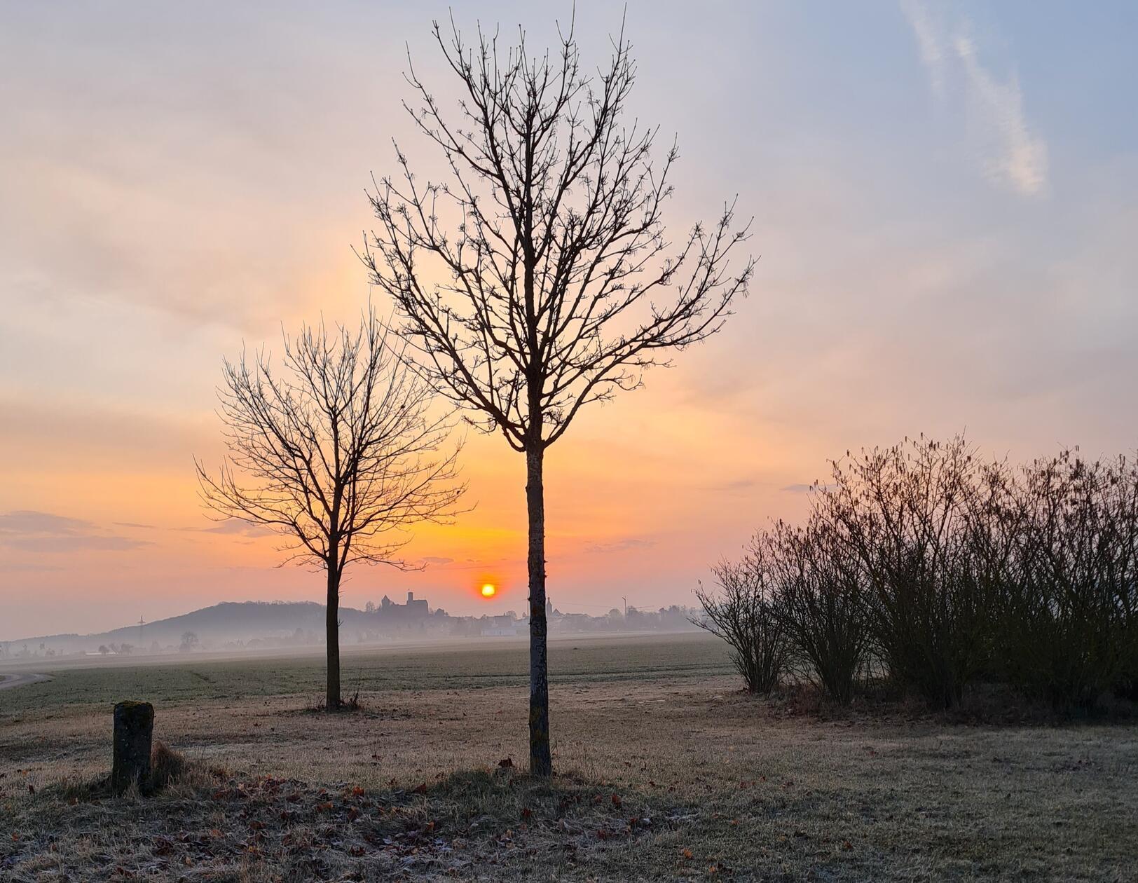 Ein Sonnenaufgang über Abenberg, gesehen von unserer Leserin.