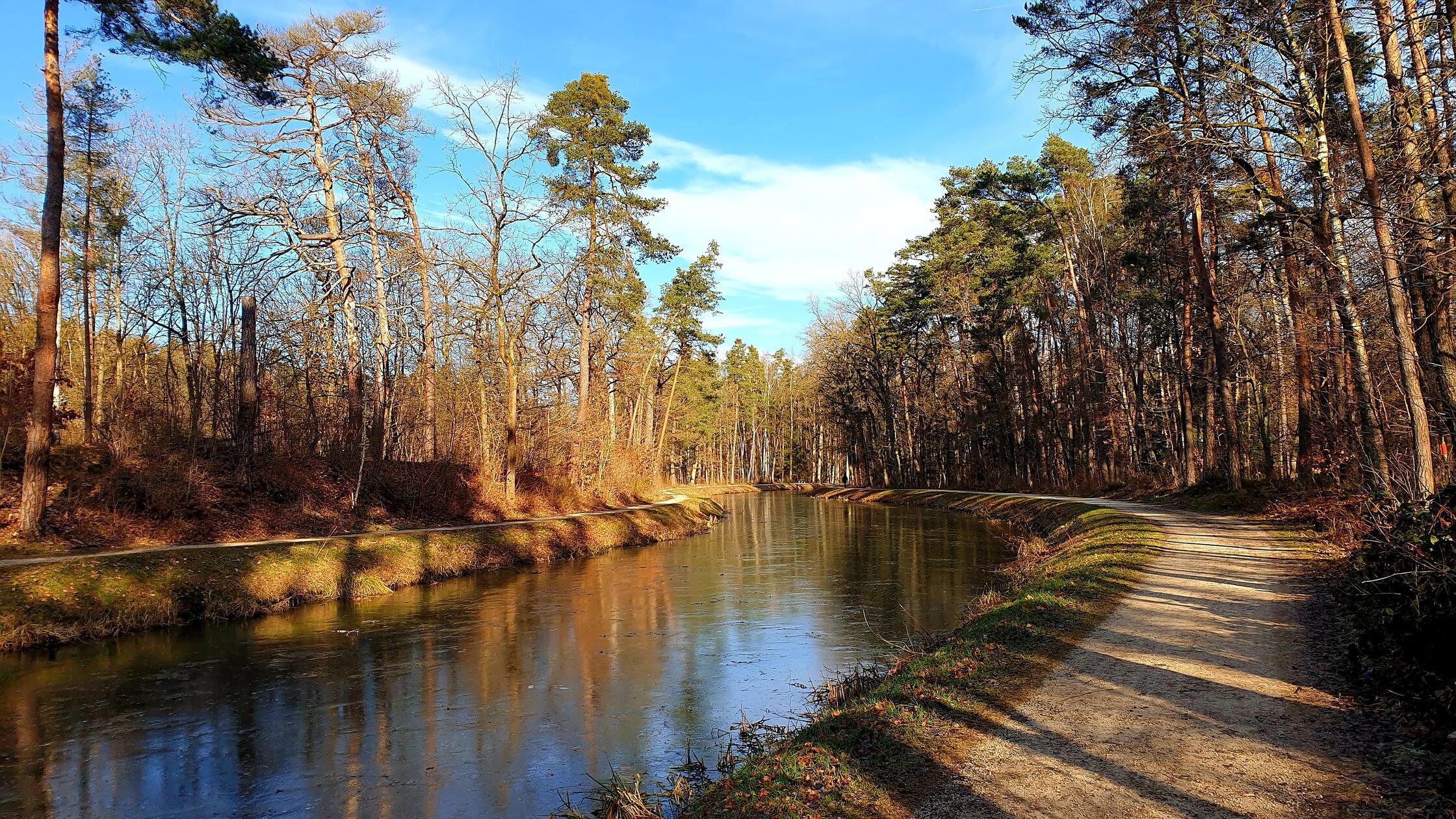 Am alten Kanal zwischen Wendelstein und Röthenbach.