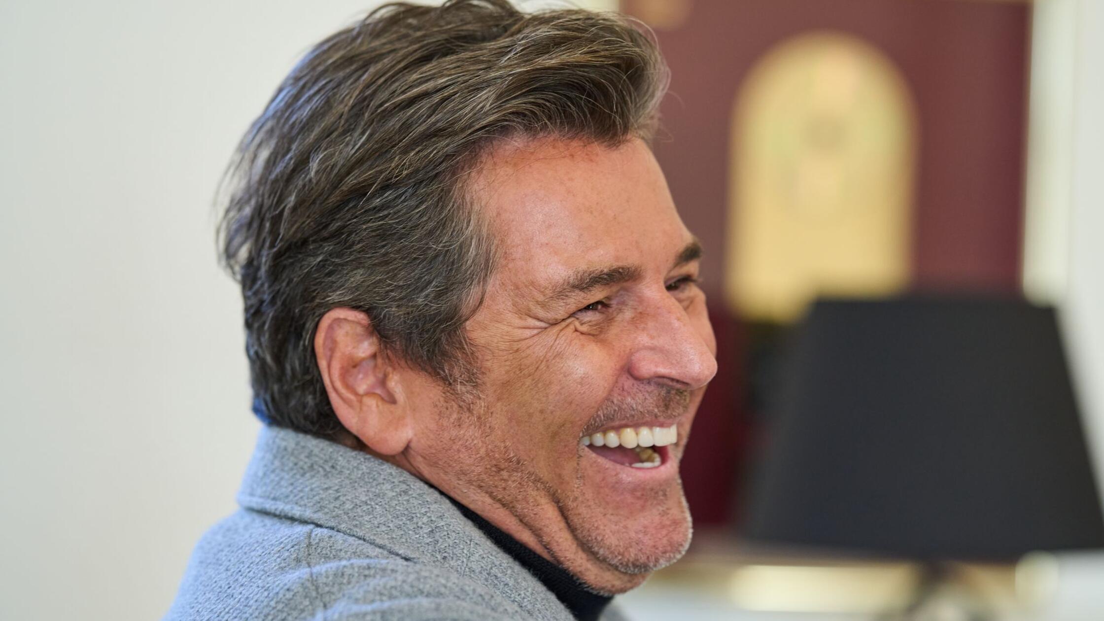 Der Sänger Thomas Anders lächelt bei einem Gespräc