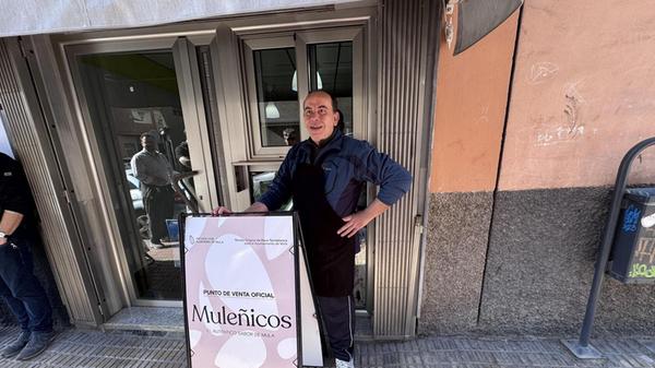In Mula gibt süße Spezialitäten aus Mandeln. In der Bäckerei „Panadería El Niño“ zieht José, 50, goldbraune „Mulenicos“ aus dem Ofen – kleine, mit Mandelmasse gefüllte Blätterteigtaschen, benannt nach den Einwohnern der Stadt.