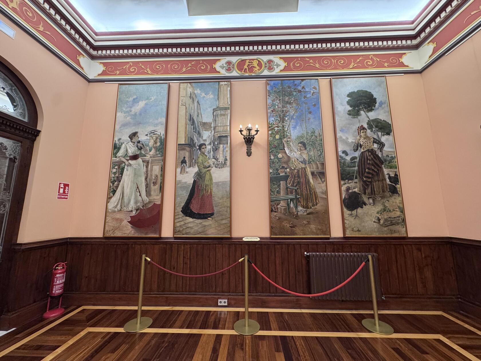 Der frühere Fechtsaal im Real Casino de Murcia wird heute unter anderem für Yogakurse genutzt.