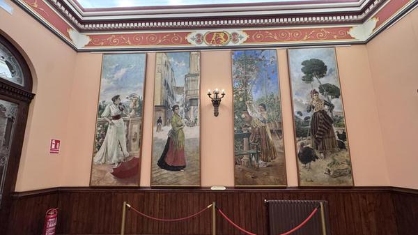 Der frühere Fechtsaal im Real Casino de Murcia wird heute unter anderem für Yogakurse genutzt.