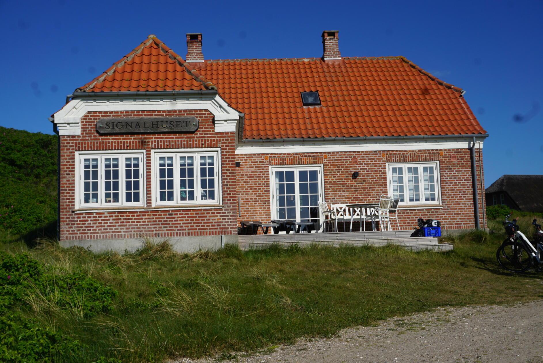 Das Signalhuset in Søndervig wurde 1912 erbaut und ist heute ein Ferienhaus mit Geschichte und Charme.