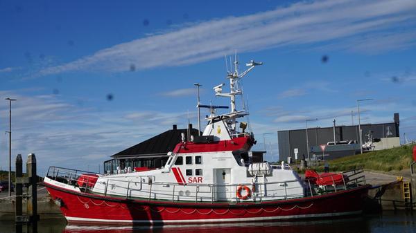 Im Hafen ankert auch das Rettungsschiff Emile Robin, das extra für die Westküste Jütlands gebaut wurde.