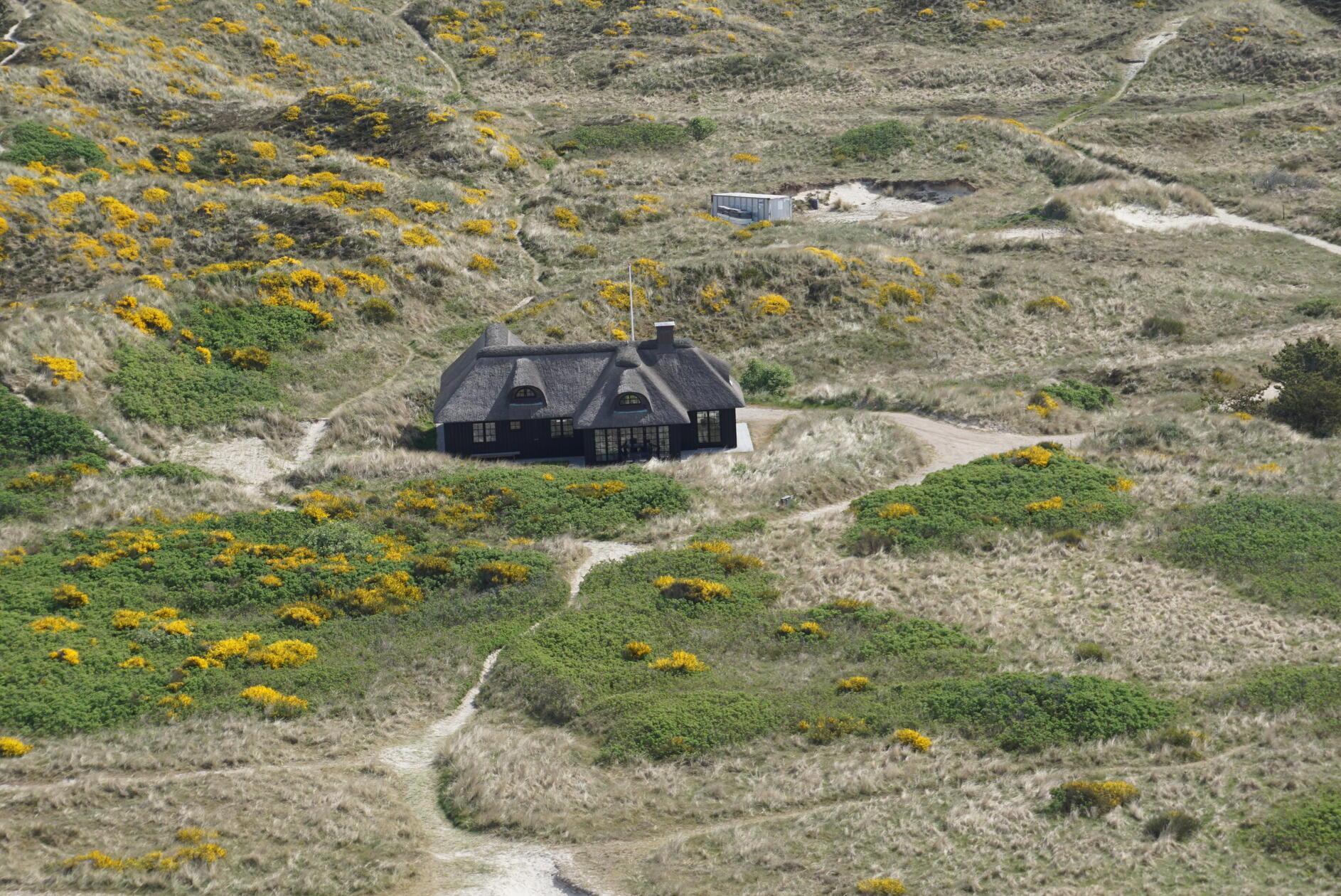 Von dort hat man nicht nur einen herrlichen Ausblick auf die Nordsee und die Heidelandschaft.