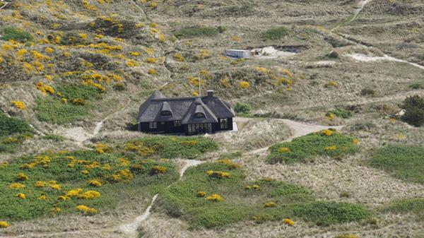 Von dort hat man nicht nur einen herrlichen Ausblick auf die Nordsee und die Heidelandschaft.