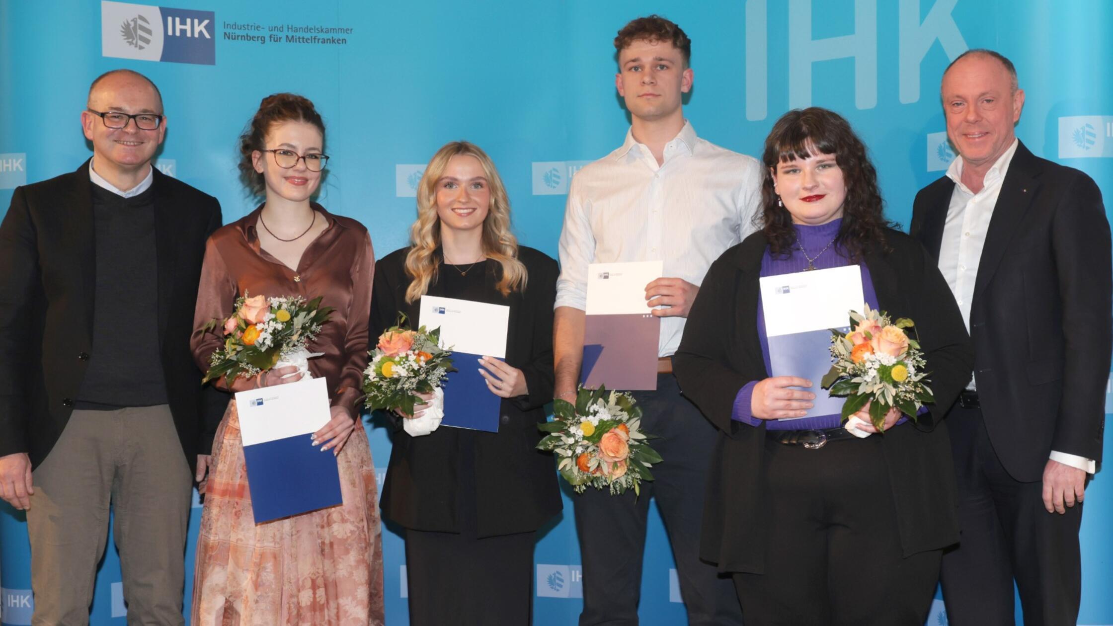 Prüfungsbeste v. l. n.r.: Mathias Schuch (Wirtscha