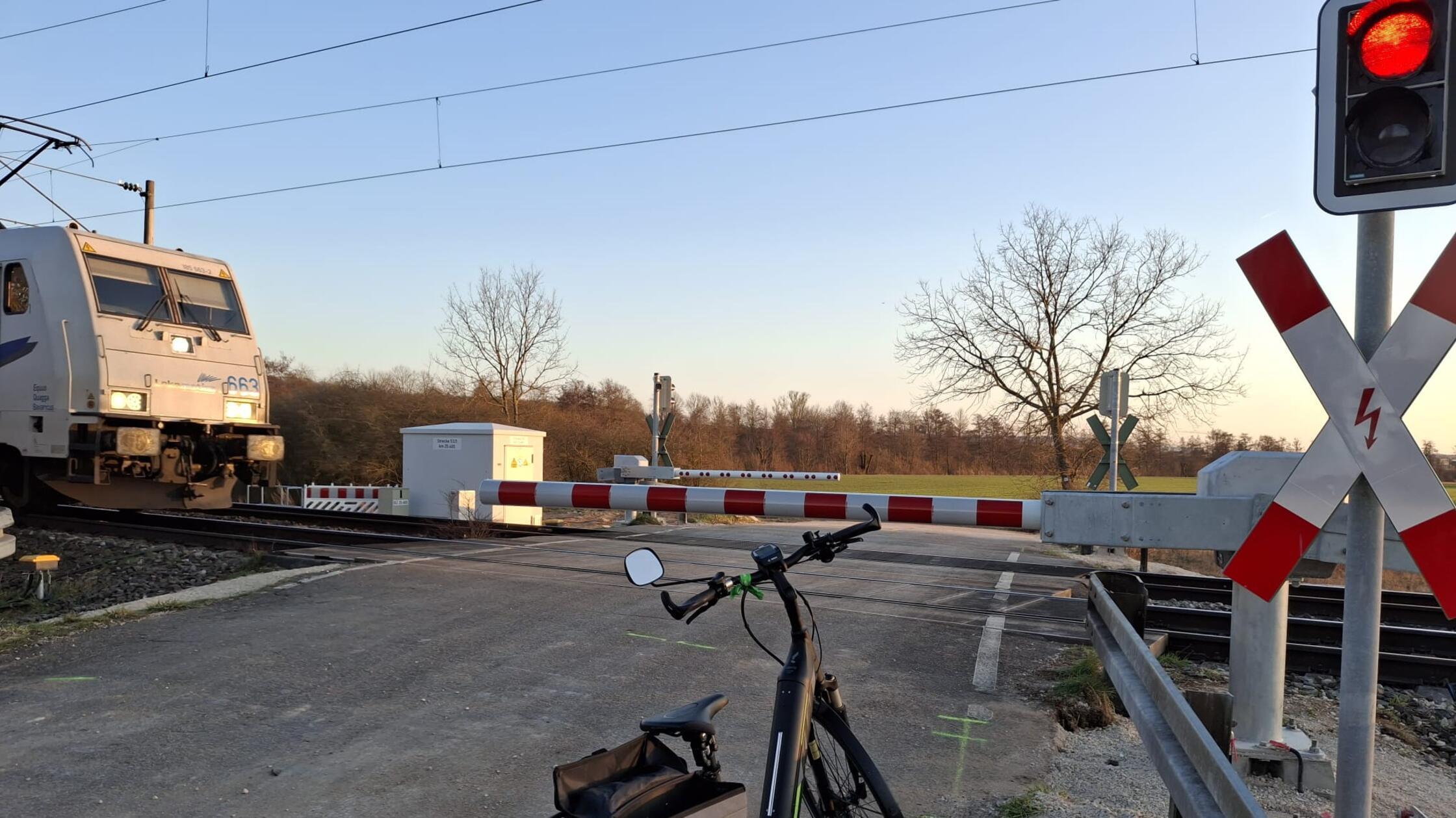 Bahnübergang Altmühlüberleiter Radweg 